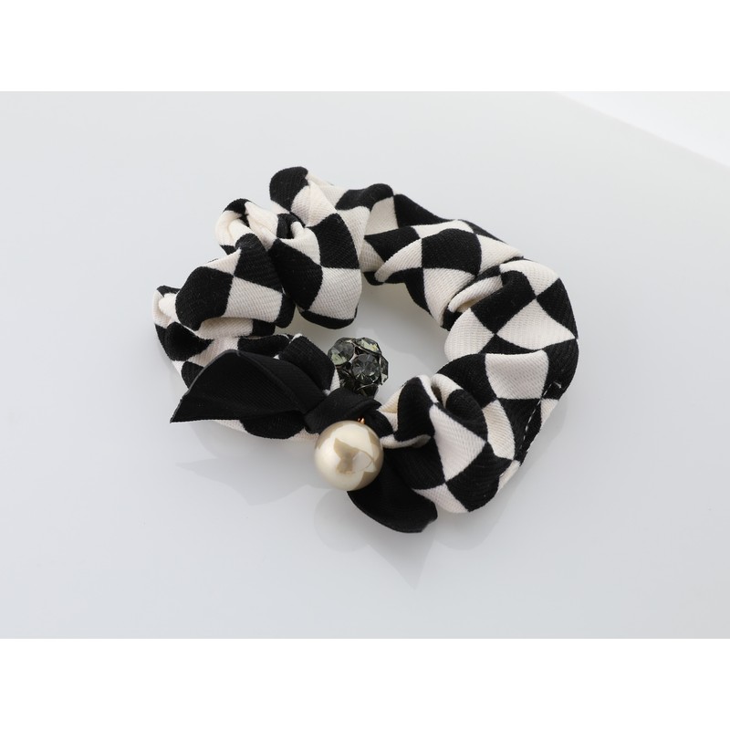 Checkerboard check pearl scrunchie / 바둑판 체크 진주 스크런치