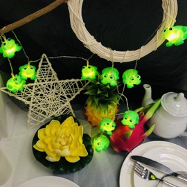 Sezrgiu Cute Frog Night Lights Green Frogs String Light Battery Operated Farmland Animal Garland Lamp for Bedroom Holiday Christmas Decortion