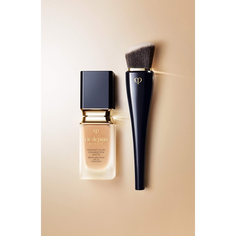 Clé de Peau Beauté, High Coverage Foundation Brush
