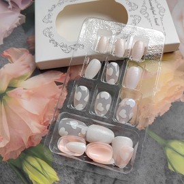 24Pcs Heart Press on Nails Oval Short Fake Nails Valentines False Nails White Glitter Full Cover Acrylic Nails Hearts Glue on Nails Cute Artificial Nails for Women Wedding Stick on Nails Supplies