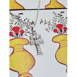 Dije CRUZ DE CARAVACA diseño clásico | elaborada en fina plata mexicana LEY .925 | incluye cadena de obsequio en plata LEY .925 | producto hecho a mano por JM joyería