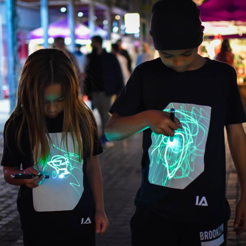 Illuminated Apparel T-Shirt Fluorescente Interattiva (Nero/Verde, M)