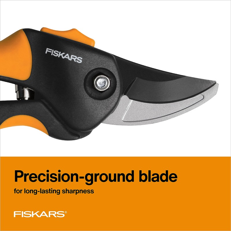Fiskars Bypass Pruning Shears, Branch Cutter with 5/8" Cut Capacity,