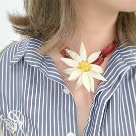 Dtja Large Flower Bamboo Pendant Choker Necklace for Women Fashion Unique White Blossom Chain Adjustable Creative Tropical Statement Holiday Vacation Jewelry Red