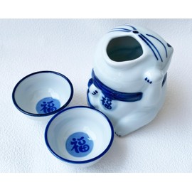 Mino ware Japanese Sake Set, 1 Tokkuri Sake Bottle, 2 Ochoko Sake Cups, Maneki neko Lucky cat shape, Sake Set,Sake pot set, Microwave and Dishwasher Safe,Made in Japan