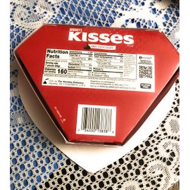 HERSHEY'S KISSES Milk Chocolate Candy, Valentine's Day Gift, 6.5 Oz., Heart Box
