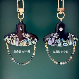 National Museum of Korea Goods Natural Mother-of-pearl Landscape Painting God Keyring Korean Traditional Foreigner Gift Keyring Key Holder I agree to third-party provision for delivery / 국립중앙박물관 굿즈 천연자개 산수화 갓 키링 한국전통 외국인 선물 키링 키홀더 배송을 위한 제3자 제공에 동의합니다