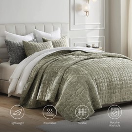 Grassix Velvet Quilt Queen Size, 3-Piece Luxury Sage Green Quilt Bedding Set, Lightweight Velvet Comforter for All Seasons, Breathable Geometric Bedspread Coverlet with 2 Shams, Housewarming Gift