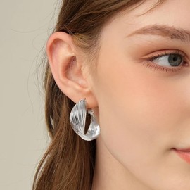 Trazzic Eye-Catching Heart Knot Hoop Earrings, Chic Twist Circular Design (1.1") Diameter), Hypoallergenic Fashion Statement for Women, Silver