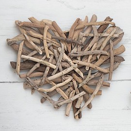 BLACK FOREST DECOR Coastal Driftwood Heart Wall Art