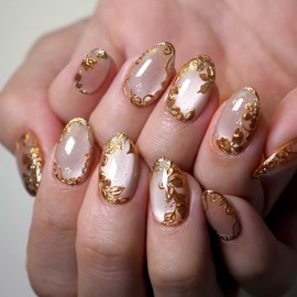 24Pcs Short Press on Nails Oval Fake Nails with Gilding Line Design Metal Glue on Nails Gold Leaves False Nails Glossy Full Cover Leaf Acrylic Nails Reusable Artificial Stick on Nails for Women Decor