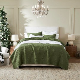 WDCOZY Olive Green Christmas Queen Size Quilt Bedding Sets with Pillow Shams, Lightweight Soft Bedspread Coverlet, Thin Comforter Bed Cover, All Season, 3 Pieces, 90x90 inches