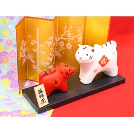 Yakushi Kiln 2022 Chinese Zodiac Figurine New Year Ornament, Entrance Decoration, Good Year to Bring Fortune to the New Year! Nishiki Shofuku Tora, Red and White, Size (Red) Height 2.4 x Width 3.0 inches (6 cm) x Width 3.0 inches (7.5 cm) (White) Height 