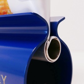 XYKEEY XYKEEY Toothpaste Tube Squeezer - Set of 2 Toothpaste Squeezer Rollers, Metal Toothpaste Tube Wringer Seat Holder Stand (Blue)