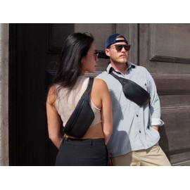 CAPH Bauchtasche Leder – Minimalistische Gürteltasche Damen & Herren – Handgemachte Brusttasche/Hüfttasche - Flache Umhängetasche für Alltag, Reise & Festival