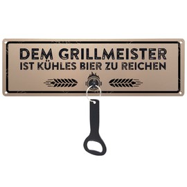 Sign with Bottle Opener – Dem Grillmeister ist kühles Bier zu reichen – Metal Sign with Opener for Men Colleagues Party Decoration Grill Patio Balcony Grill Corner Gift