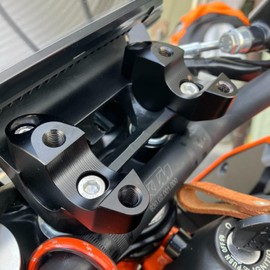 HRuizq Motorcycle Handlebar Riser Mounting Clamp Adapter Compatible With KTM 390 DUKE 250 DUKE 125 DUKE (upward 25mm,backward 20mm) (orange)