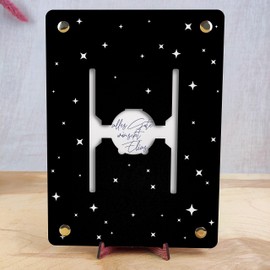 Pew Pew - XL Geldgeschenk aus Holz inkl. Ständer | Sterne Geschenk, Sci Fi, Geldgeschenke, pew pew madafakas, Geldgeschenk Geburtstag, Geldgeschenke Geburtstag, Geburtstagskarte