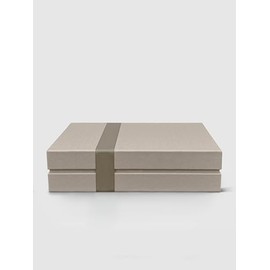 BLONDBOX Beige Geschenkbox Premium 27 x 20 x 7 cm – Geschenkverpackungs-Set Classic mit Umschlag, Grußkarte, Seidenpapier & Satinband (Beige Gold)