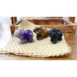 ZHIYUXI 3Pcs Amethyst Tiger Eye Obisdian Elephant Crystal Statues Healing Crystals Stones Elephant Statue Natural Quartz Gemstone Carved Polished Pocket Stone Crystal Figurines 1.5"