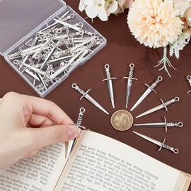 UNICRAFTALE - 40 piezas de estilo tibetano, espada de aleación grande, colgantes de 58 mm, para amantes de los libros, cifras de anime de plata antigua, decoración de espada, dije para hacer joyas,
