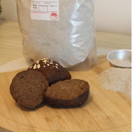 Kauffman Orchards Dark Rye Whole Flour, Fiber Rich, Made From Whole Rye Grain (3 Pound Bag)