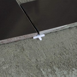 Navaris Disposable Plastic Joint Spacers - for Floor Tiles such as Tiles, Concrete and Patio Tiles - 3 mm x 3 cm - Pack of 100