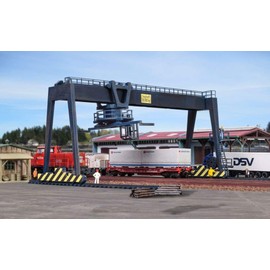 Vollmer 47905 Container Crane, L. 165 x B. 63 x H. 80mm