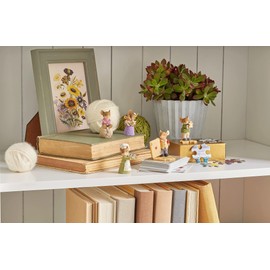 Enesco Tails wth Heart Card Shark Mouse Holding Poker Chips Miniature Figurine, 2 Inch, Multicolor