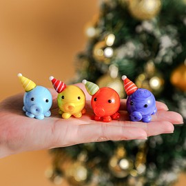 HDCRYSTALGIFTS 4PCS Christmas Octopus Figurines With Hat Ornaments Blown Glass Octopus Paperweight for Home Desk Decor Miniature Sea Animals Collectibles