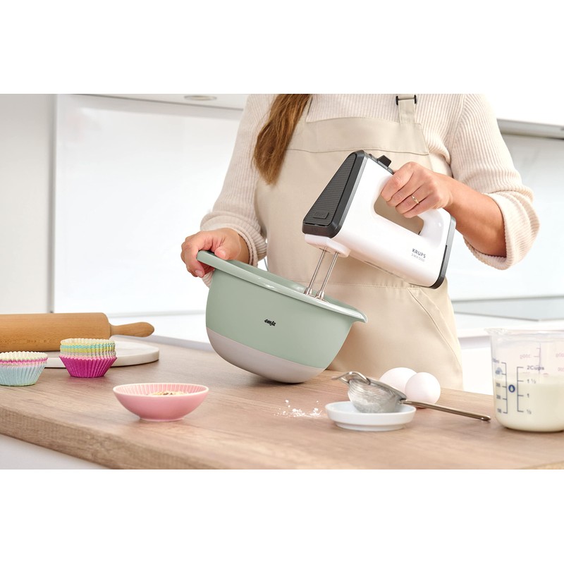 Emsa Prep&Bake Plastic Mixing Bowl, 2.8 Litres, Non-Slip Base, Pouring