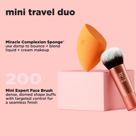 Real Techniques - Mini dúo de viaje, juego de brochas de maquillaje para viajar, mini cepillo para polvo de base y esponja de maquillaje para mezclar sobre la marcha, lograr una base completa, última