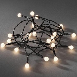 Konstsmide 1492-107 LED Globelichterkette mit runden Dioden / für Innen / VDE geprüft / Batteriebetrieben: 4xAA 1.5V (exkl.) / 6h Timer / 50 warm weiße Dioden / schwarzes Kabel, warmweiß, 50 LEDs