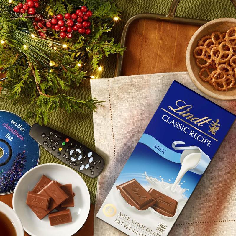 Lindt CLASSIC RECIPE Milk Chocolate Bar, Milk Chocolate Candy, 4.4