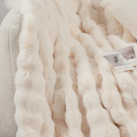 Faux Fur Throw Blanket, Ultra Soft Fuzzy Blanket for Couch or Bed, 60 x 80 Inches Luxury Fluffy Blanket, Oeko-TEX Certified, Bubble Texture, Cozy & Machine Washable