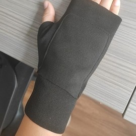 German velvet pocket half finger gloves for warm cycling in autumn and winter. New German velvet pocket gloves for student handwriting - Color: Pink