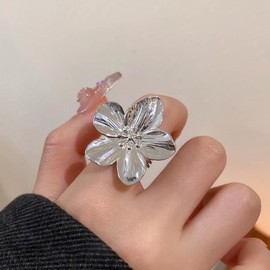 GIGB PBDK Chunky Flower Rings for Women Dainty 14K Gold Flower Midi Rings Exaggerated Adjustable Floral Statement Rings Birthday Jewelry Presents for Her (Silver)