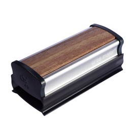 Schallplattenbürste URSA MAJOR Nussbaum mit 14 Reihen Kohlefasern, antistatisch