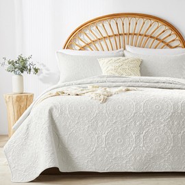 WURUIBO Cream White Quilt Set King/Cal King Size, Embossing Microfiber Bedspreads with Pillow Sham, Ligthweight Breathable Thin Coverlet, Reversible Bedding Set for All Season (1 Quilt,2 Pillow Shams)