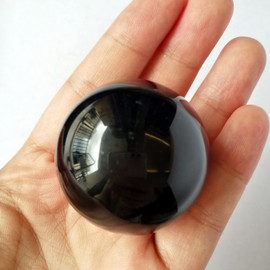 Manekieko Black Obsidian 40 mm Healing Crystal Divination Sphere Sculpture Figure Gemstone Ball, Feng Shui Chakra Aura Home Desk Decor Decorative Collection, with Wooden Stand