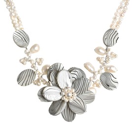 AeraVida Stunning Elegance Triple Flower Zebra Mother of Pearl and Cultured Freshwater Pearl Strand Floral Necklace
