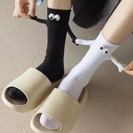 xinrongda 2 Pairs Funny Magnetic 3D Doll Couple Socks, Funny Couple Socks, Holding Hands Socks Friendship Socks, Novelty Cotton Mid-Tube Cute Socks Gifts for Women Men