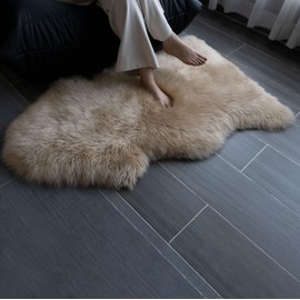 AGFNGE Sheepskin Rug, Fluffy Shaggy Area Rug, Super Soft 24‘’ x 36‘’ Sheepskin Hair Rug, Plush Rug, Decorative Rugs for Bedroom, Children's Room, Living Room (Khaki Camel, 24" x 36")