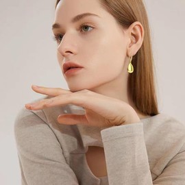 GUOXIAOMEI Teardrop Leverback Earrings Waterdrop Tear Drop Dangle Earrings Jewelry Hypoallergenic Teardrop Leverback Dangle Earrings for Women (Gold)