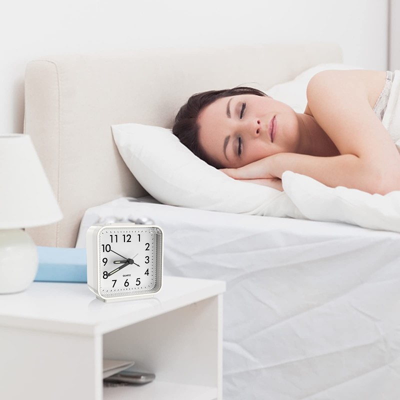 JXTZ Analog Alarm Clock, White, Battery Powered, Snooze, Night Light,