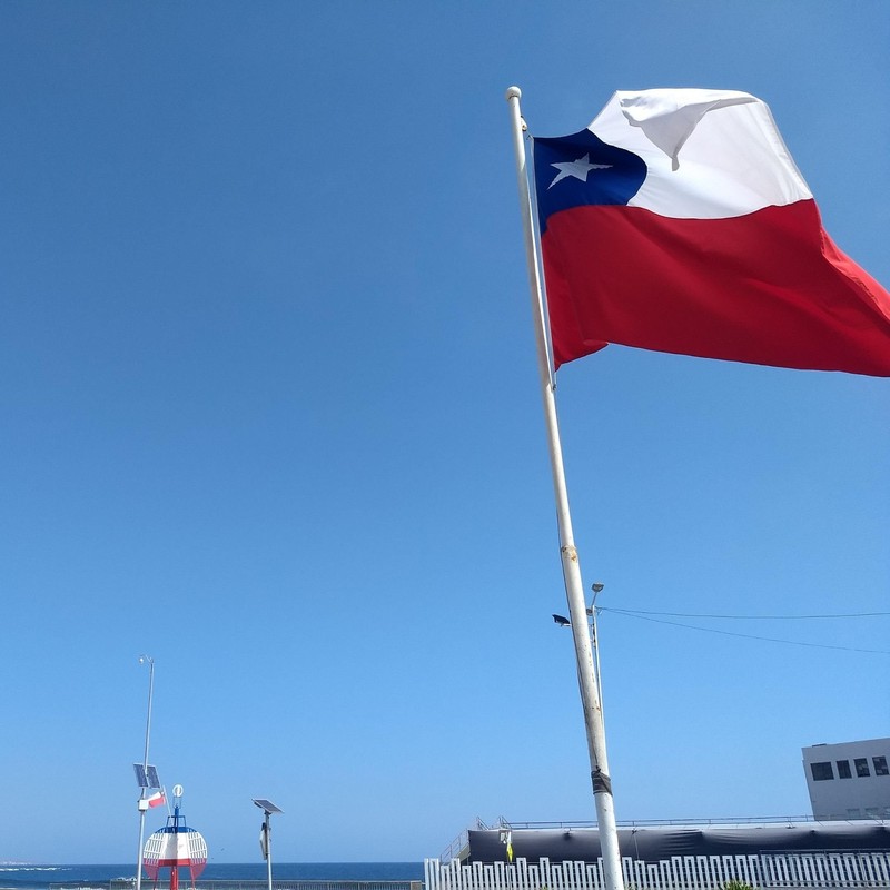Runesol Chile Flag, 91x152cm, 3ft x 5ft, 4 Grommets, Eyelet