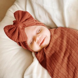 DRESHOW Baby Swaddle Blanket Newborn Swaddle Swaddle with Baby Bow Hat Headband, 1 set: Birth Announcement Card + Hat + Hairband + Blanket (Caramel)