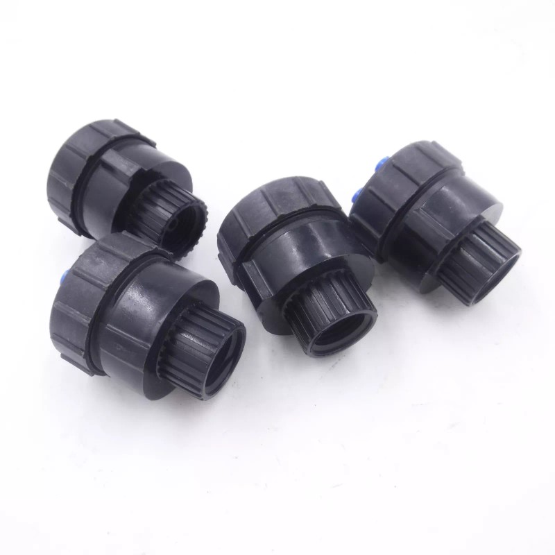 Bowsmith 4 Pack Bowsmith 6 Outlet Barb Emitters 1.0 GPH