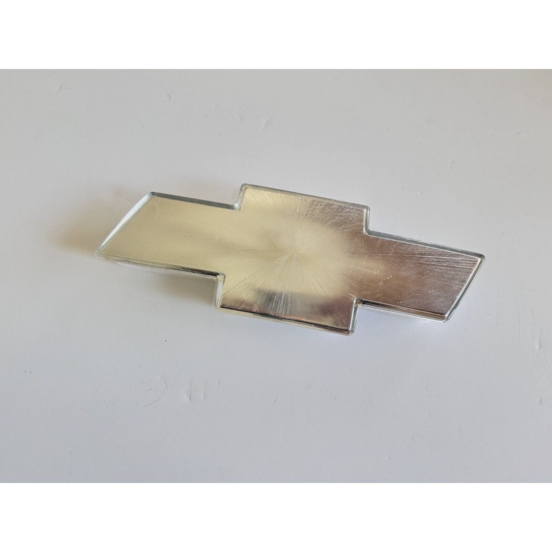 Auto Front Grill Silver Bowtie Emblem 1999-02 Chevy Silverado, 2000-06