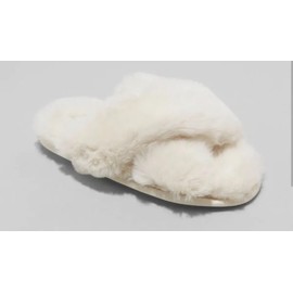 Cat & Jack Kids White Fuzzy Slippers Girls Size 2/3 White Slippers